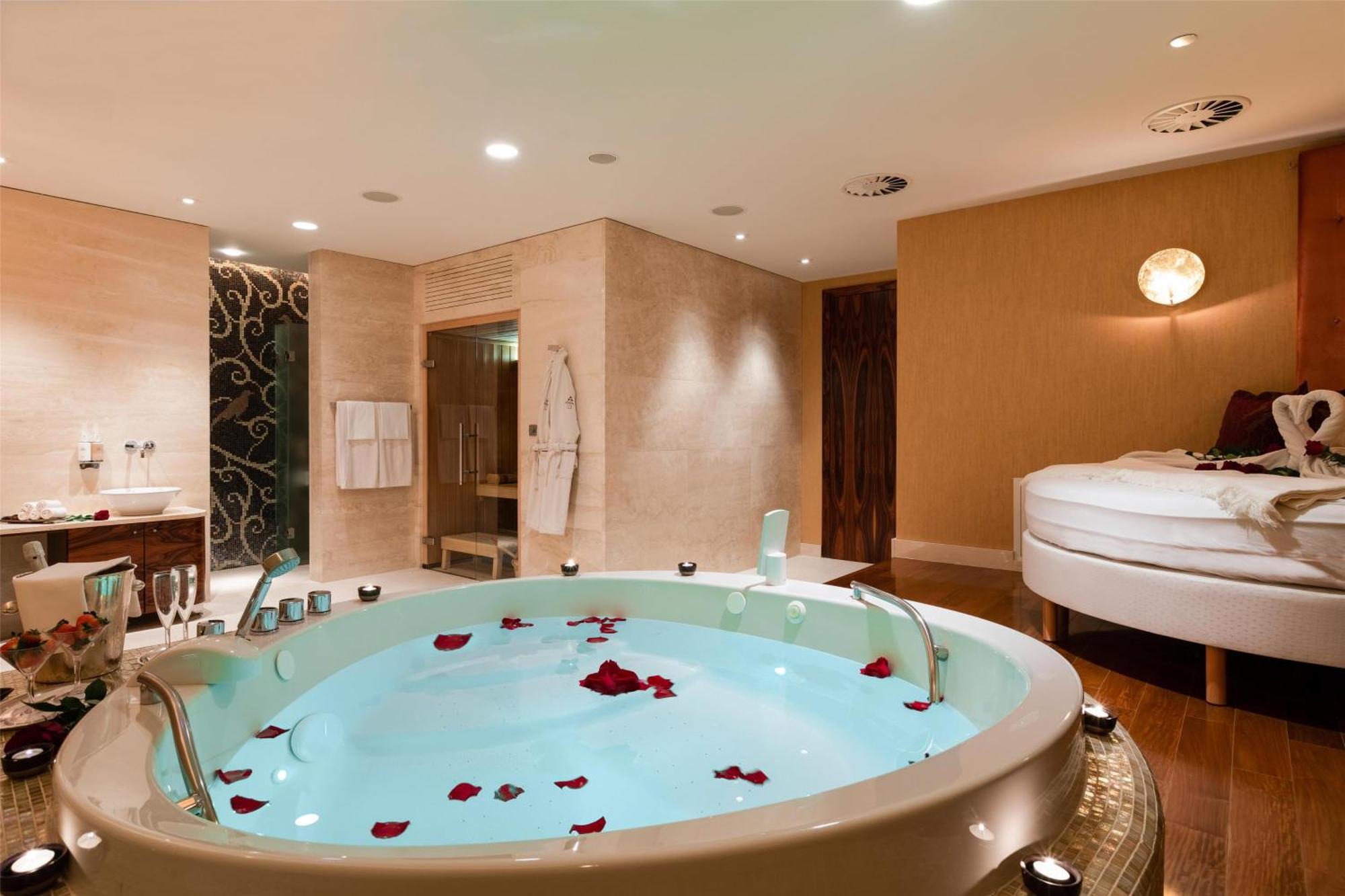 Grand Hotel Kempinski High Tatras Strbske Pleso Exterior photo
